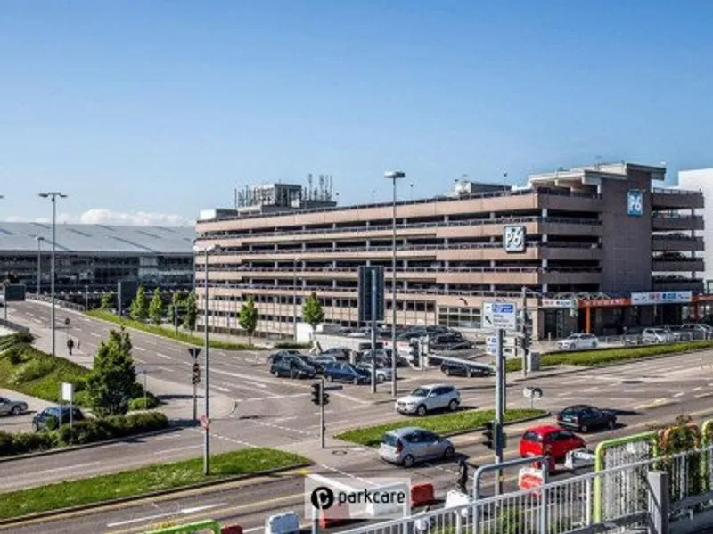 Parking Aéroport Stuttgart P6 image 1