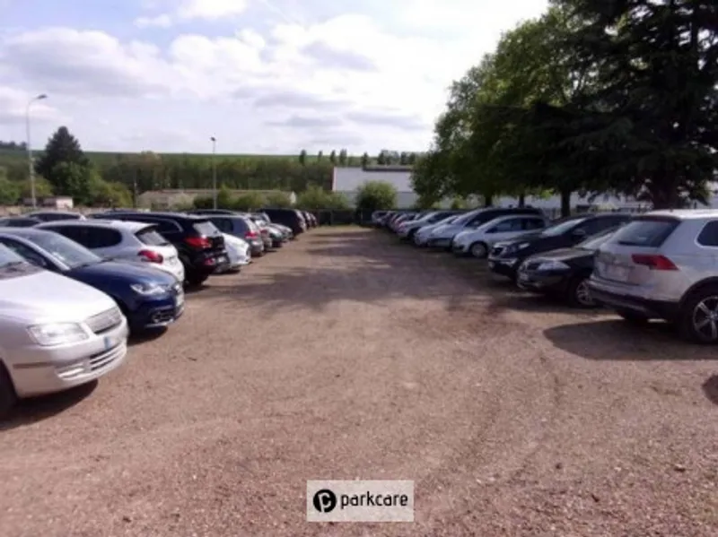 Le parking extérieur de Parking Shuttle Beauvais