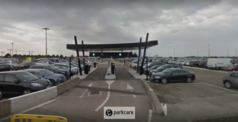 Parking Aéroport Lyon P4 image 1