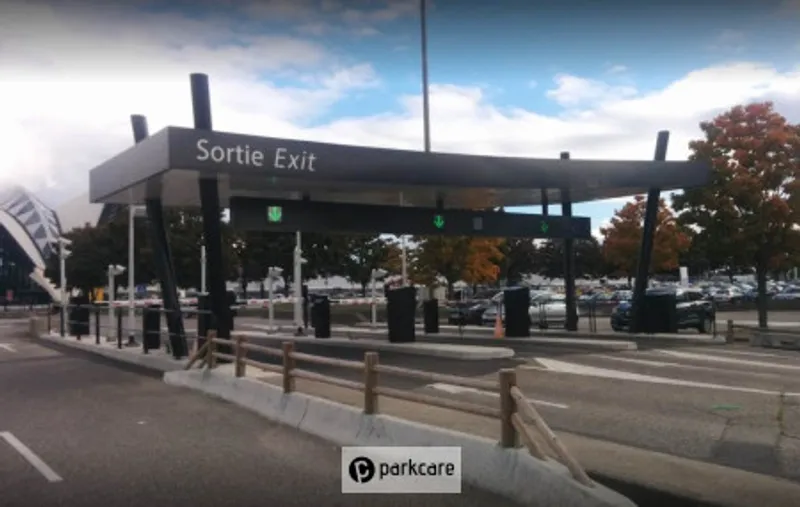 La sortie est similaire à l'entrée au Parking Aéroport Lyon P4