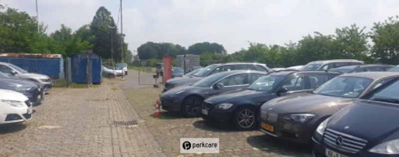 Parking Airea Cologne véhicules garés
