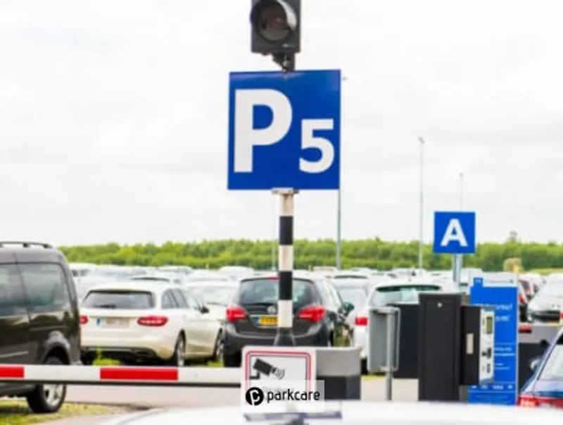 Parking Aéroport Eindhoven P5 image 1