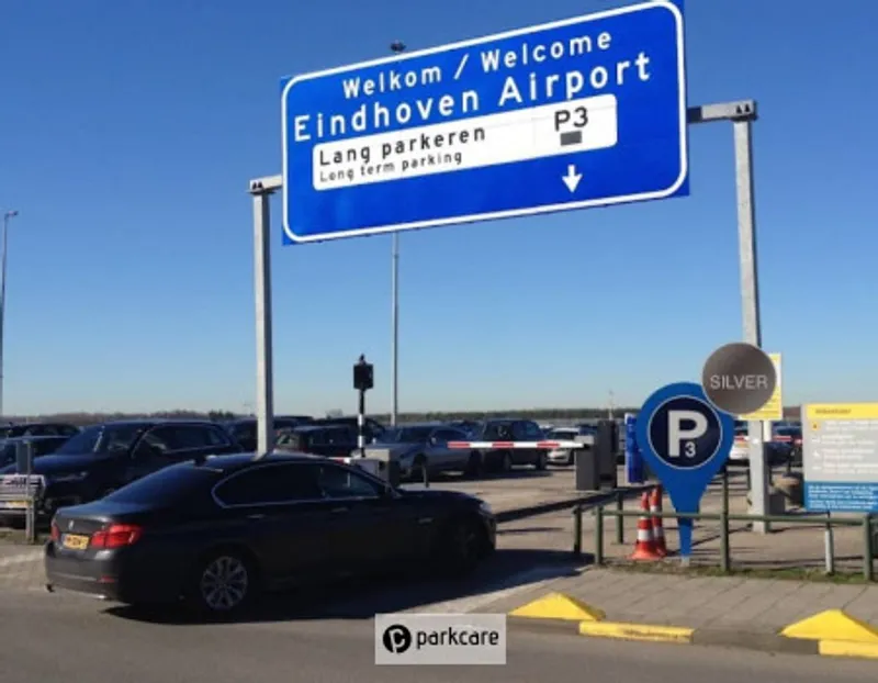 Entrée avec barrière du Silver Parking Aéroport Eindhoven P3