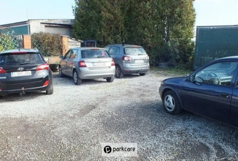 Voitures garées chez Parking Pas Cher Charleroi