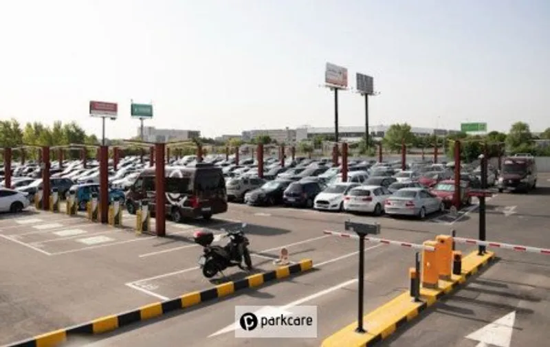 Go Barajas Parking image 1